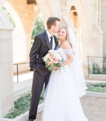 On the blog today, local Indianapolis wedding photographer, Sami of Sami Renee Photography is sharing her best tips for creating your wedding photography timeline.