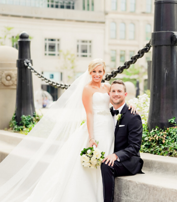 Black and gold Indiana Roof Ballroom, downtown Indianapolis summer wedding with Jessica Strickland Photography! Elegant downtown wedding with white and green wedding flowers, with gold accents.